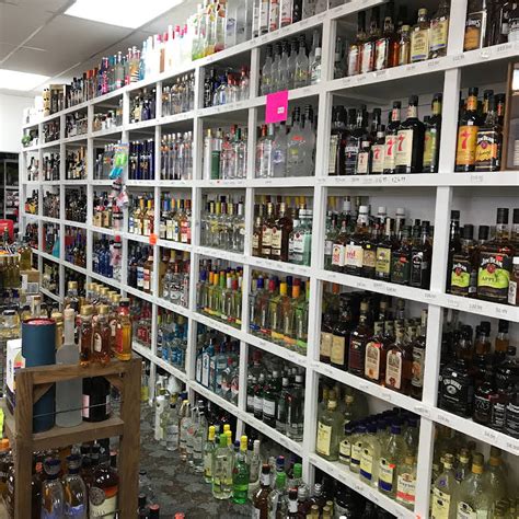 Downtown liquor - Big Dave's isn't the biggest, best or well stocked liquor store. That's not an indictment, just an observation. It is what it is, a neighborhood liquor store that meets the needs of the immediate area near downtown OP. 